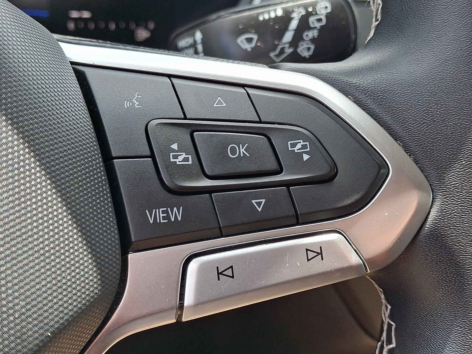 Used 2023 Volkswagen Tiguan SE AWD/4WD image 22