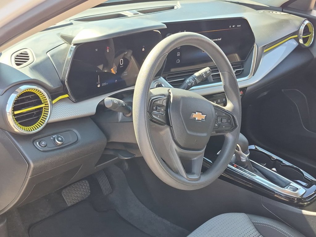 Used 2025 Chevrolet Trax LT FWD image 10