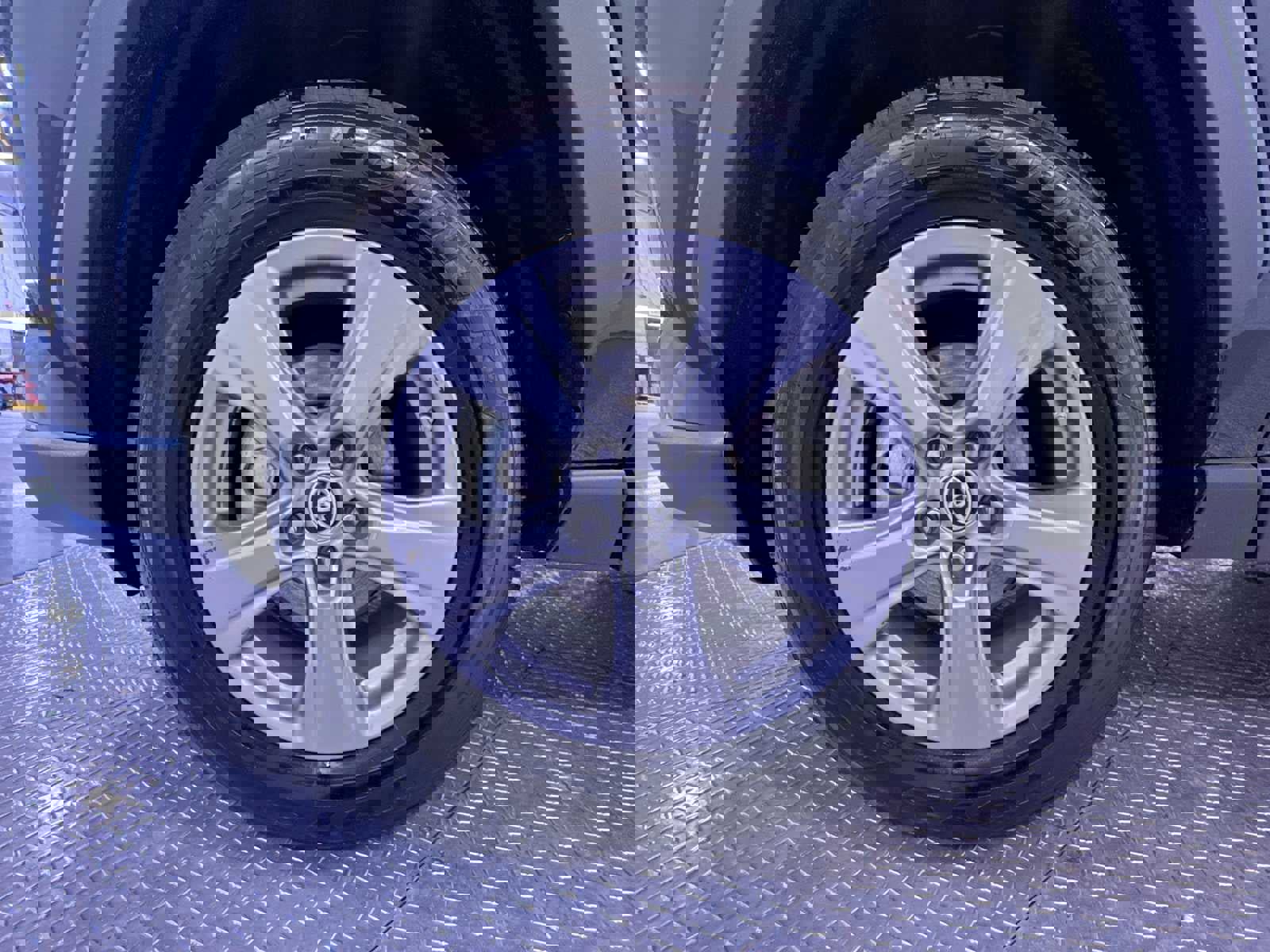 Used 2024 Toyota RAV4 LE AWD/4WD image 2