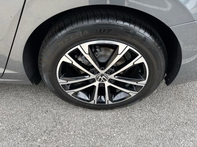 Used 2025 Volkswagen Jetta Sport image 30