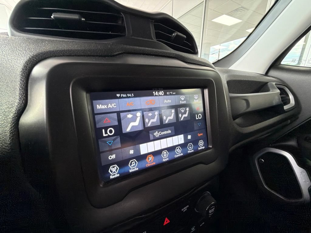 Used 2019 Jeep Renegade Latitude w/ Cold Weather Group AWD/4WD image 27