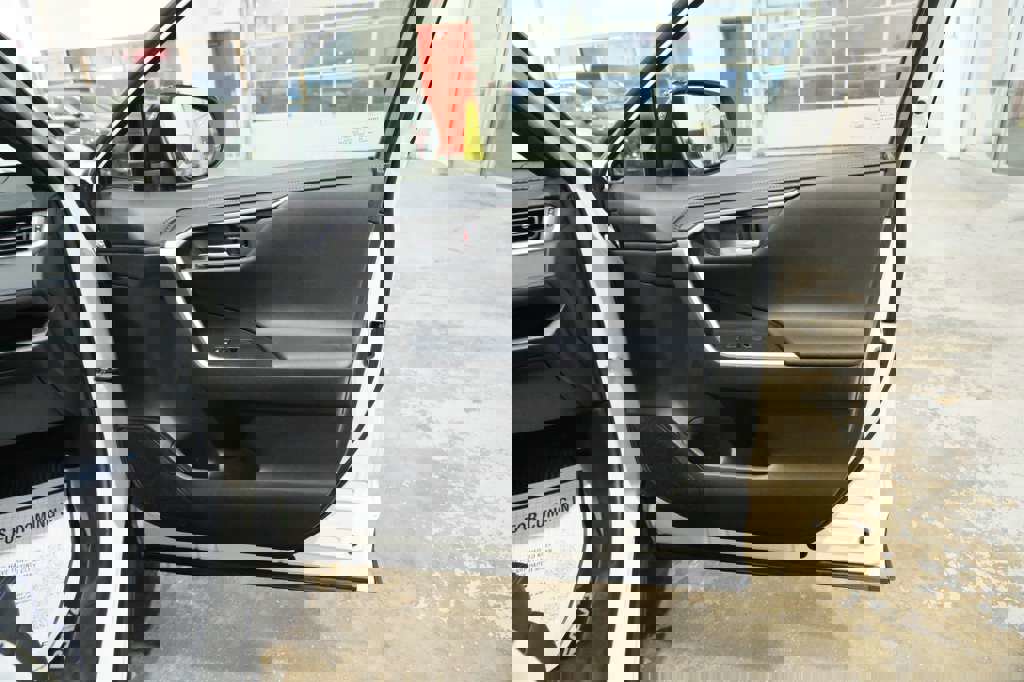 Used 2020 Toyota RAV4 XSE image 32