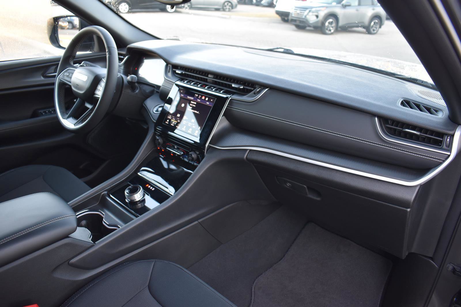 Used 2024 Jeep Grand Cherokee Laredo w/ Trailer Tow Package image 61