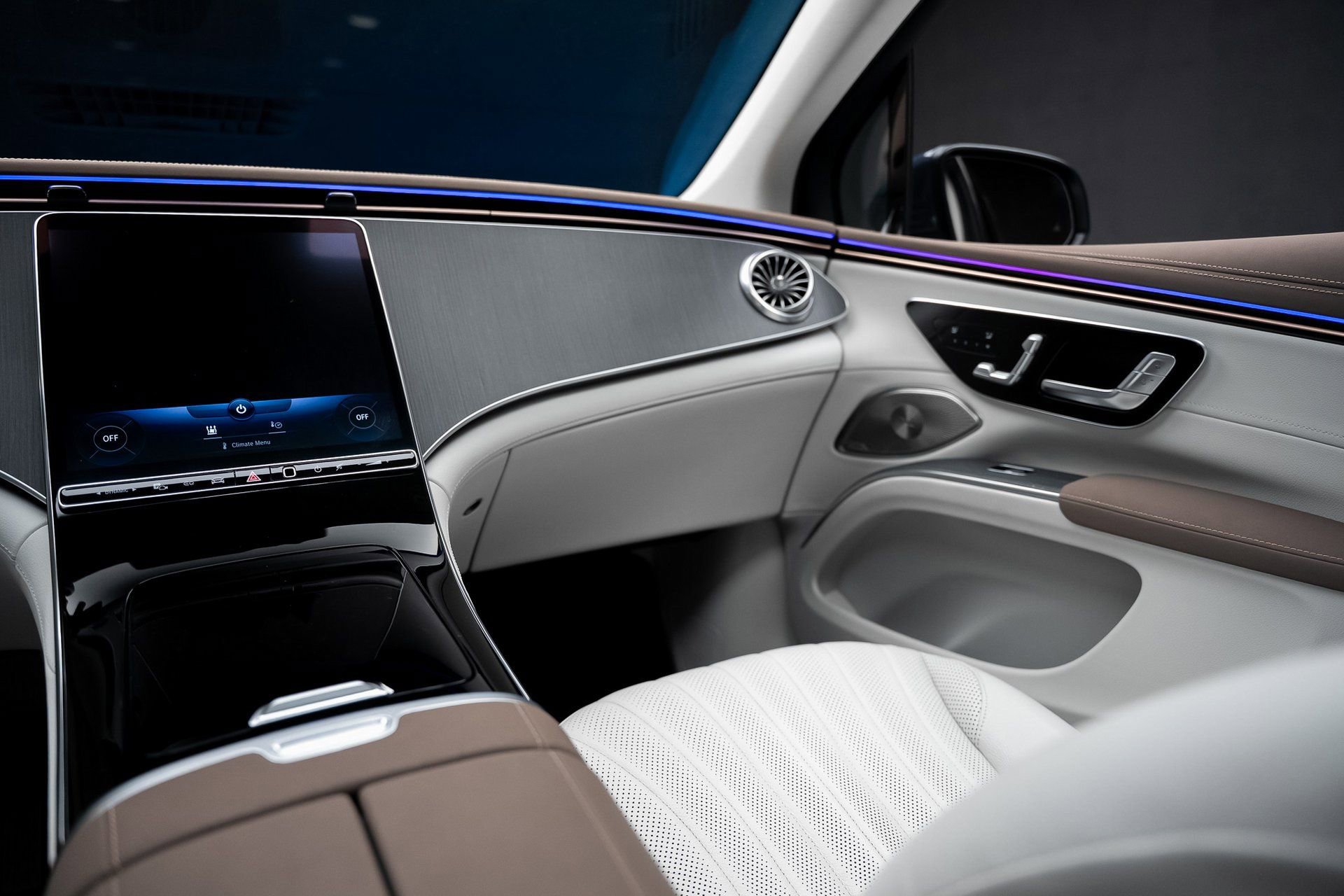 Used 2023 Mercedes-Benz EQS 450+ 4MATIC SUV w/ AMG Line Exterior Package image 41