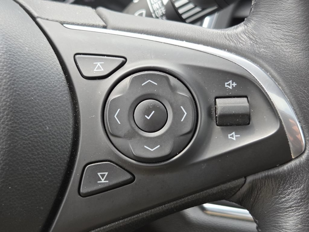 Used 2020 Buick Enclave Premium w/ Sun and Sites Package FWD image 12