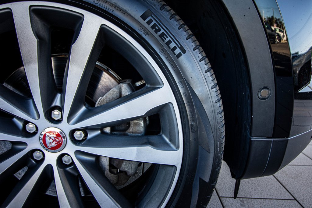 Used 2018 Jaguar E-PACE SE image 23