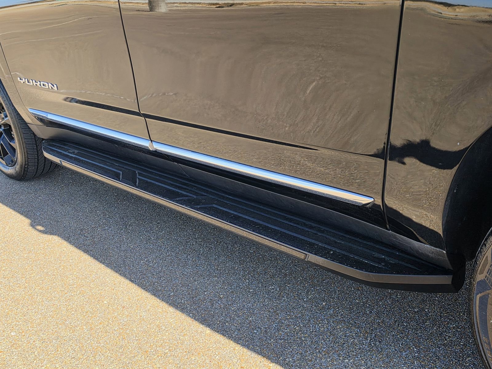 Used 2023 GMC Yukon XL SLT image 31