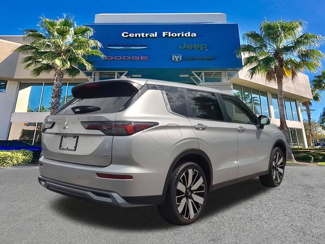 Used 2025 Mitsubishi Outlander SE FWD image 5