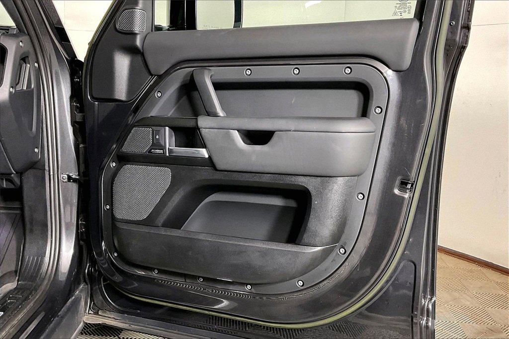 Used 2023 Land Rover Defender 110 V8 image 23