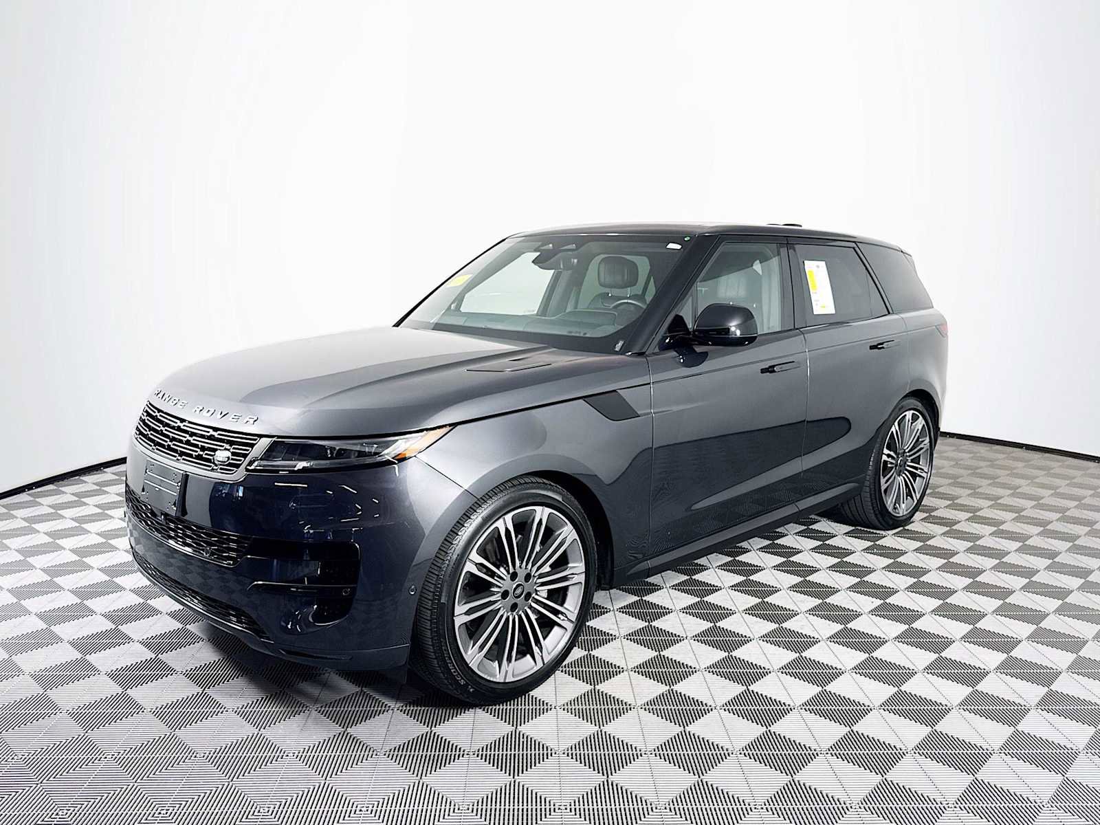 Used 2025 Land Rover Range Rover Sport SE