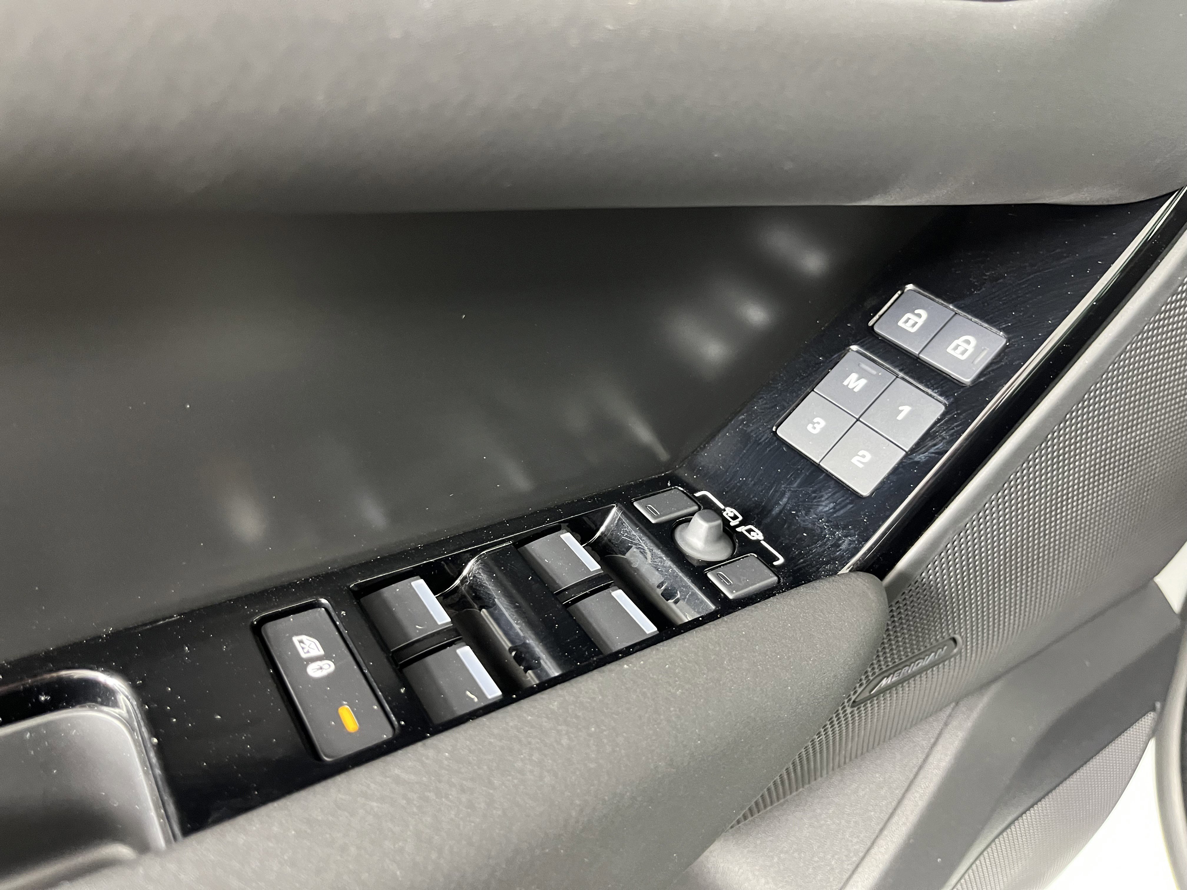 Used 2024 Land Rover Range Rover Velar Dynamic SE image 19