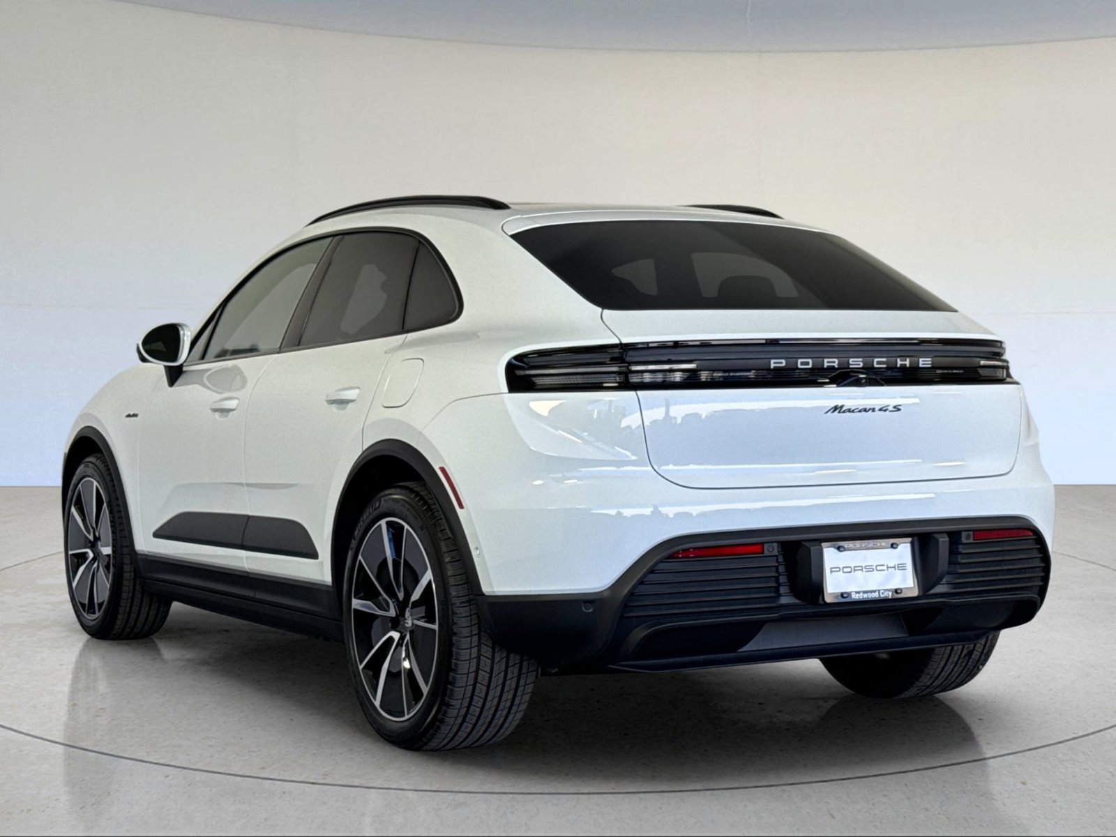 New 2026 Porsche Macan 4S Electric AWD/4WD image 3