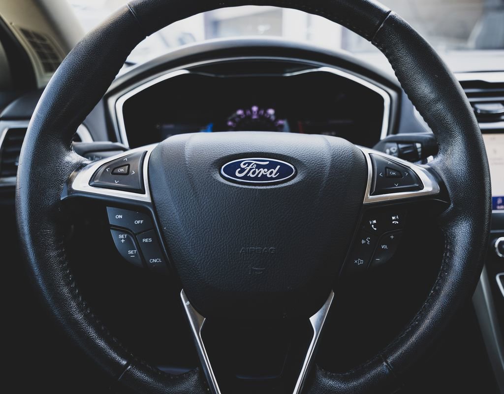 Used 2020 Ford Fusion SEL image 12