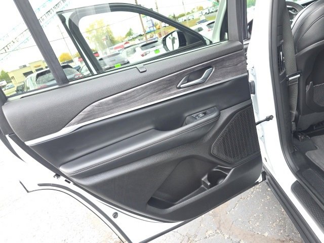 Used 2024 Jeep Grand Cherokee L Limited w/ Luxury Tech Group II image 37