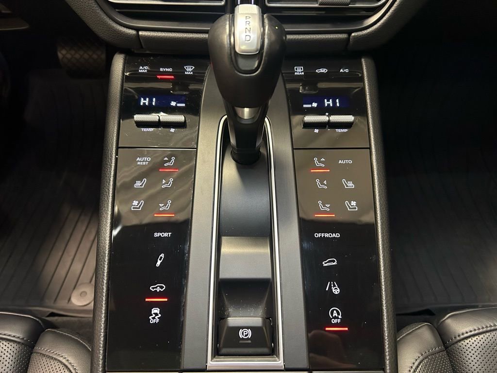 Certified 2023 Porsche Macan Turbo image 22