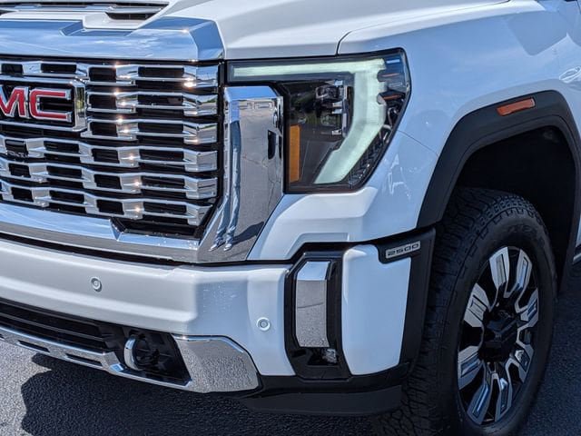 New 2026 GMC Sierra 2500 Denali w/ Denali Reserve Package AWD/4WD image 9