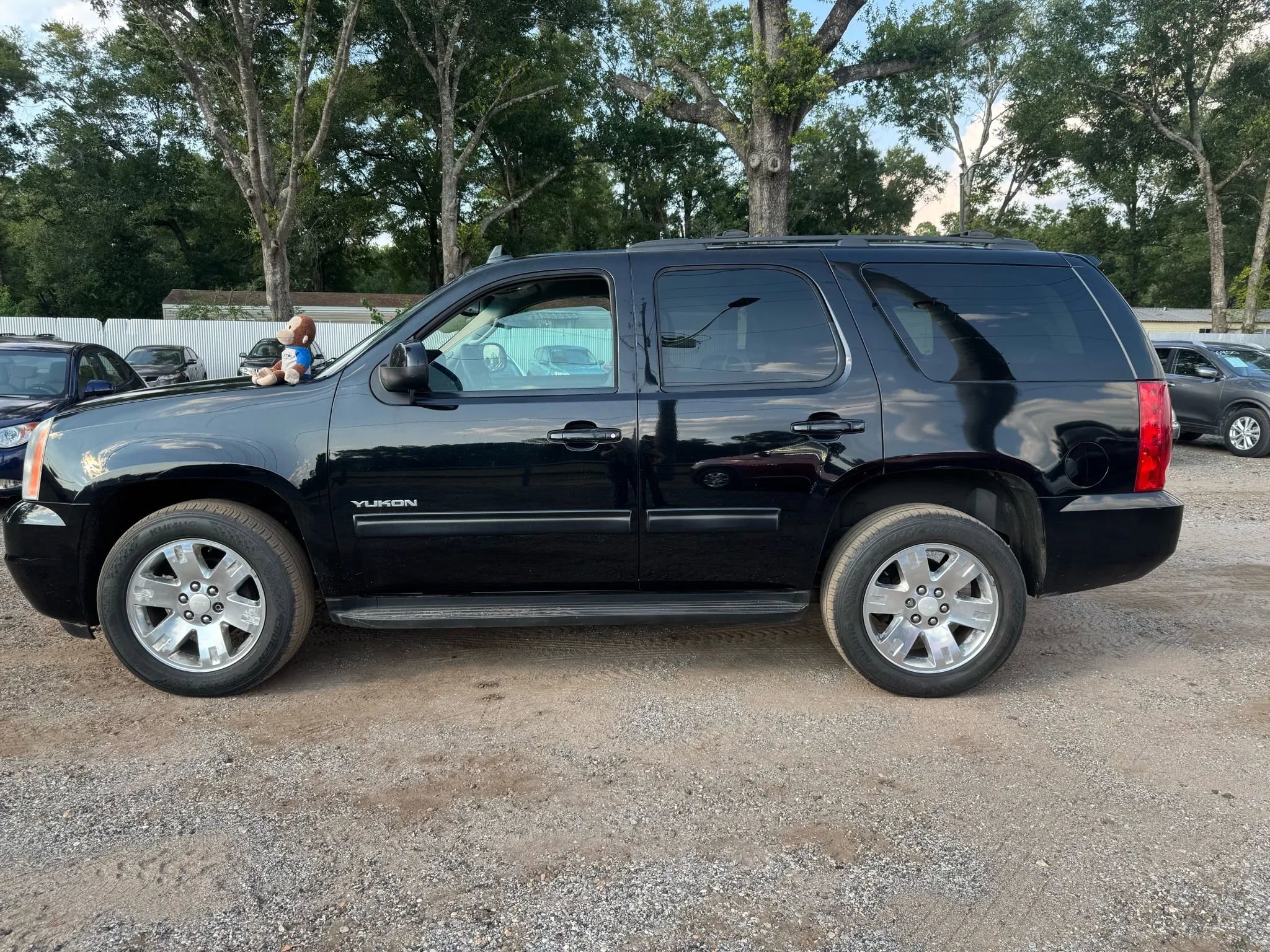 Used 2013 GMC Yukon SLE w/ Convenience Package image 3
