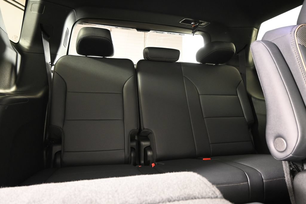 Used 2026 Chevrolet Traverse High Country w/ LPO, Floor Liner Package AWD/4WD image 17