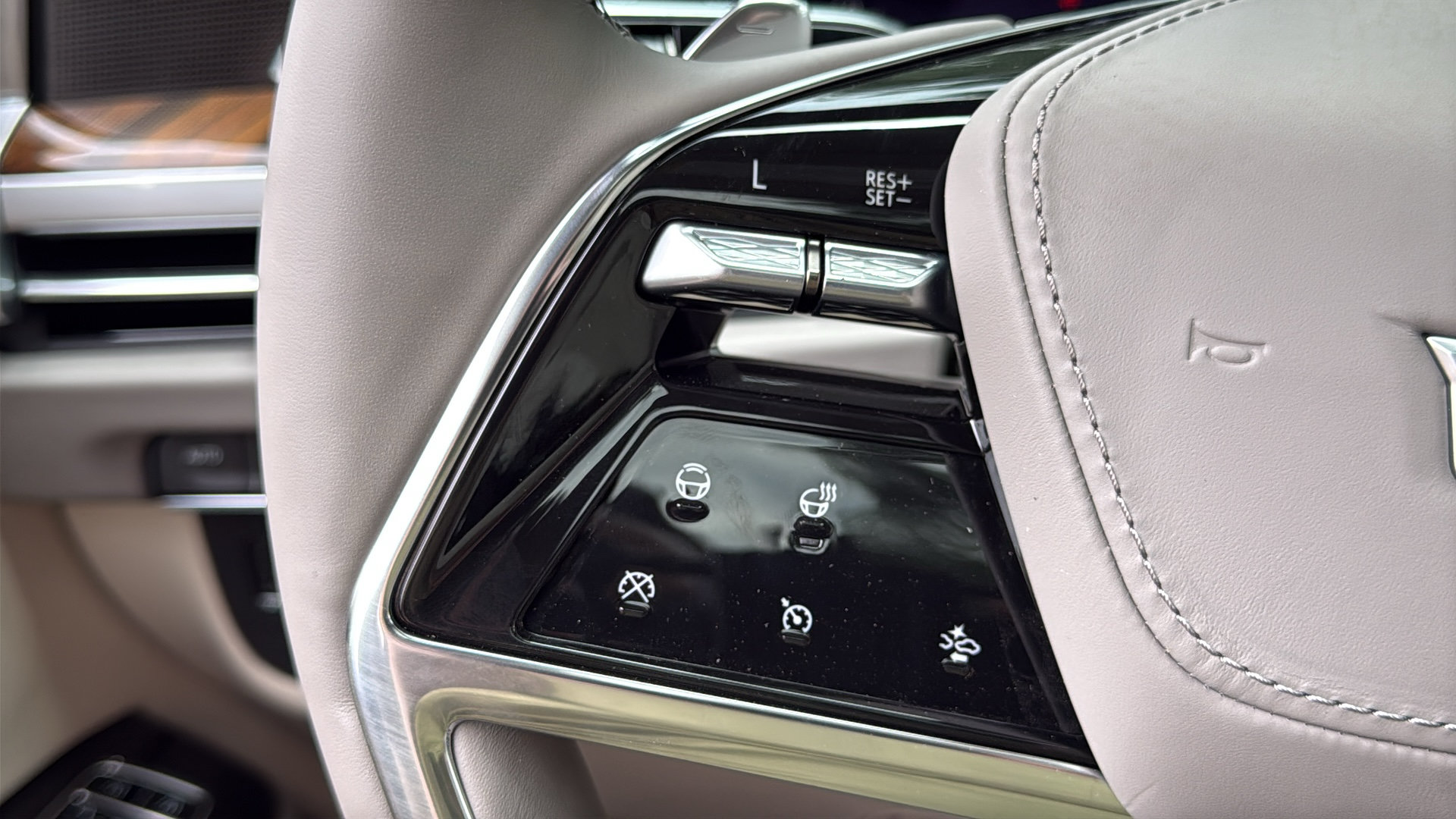 New 2026 Cadillac Escalade Platinum Sport w/ LPO, Floor Liner Package AWD/4WD image 16