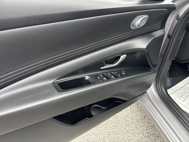 Used 2025 Hyundai Elantra SEL image 11