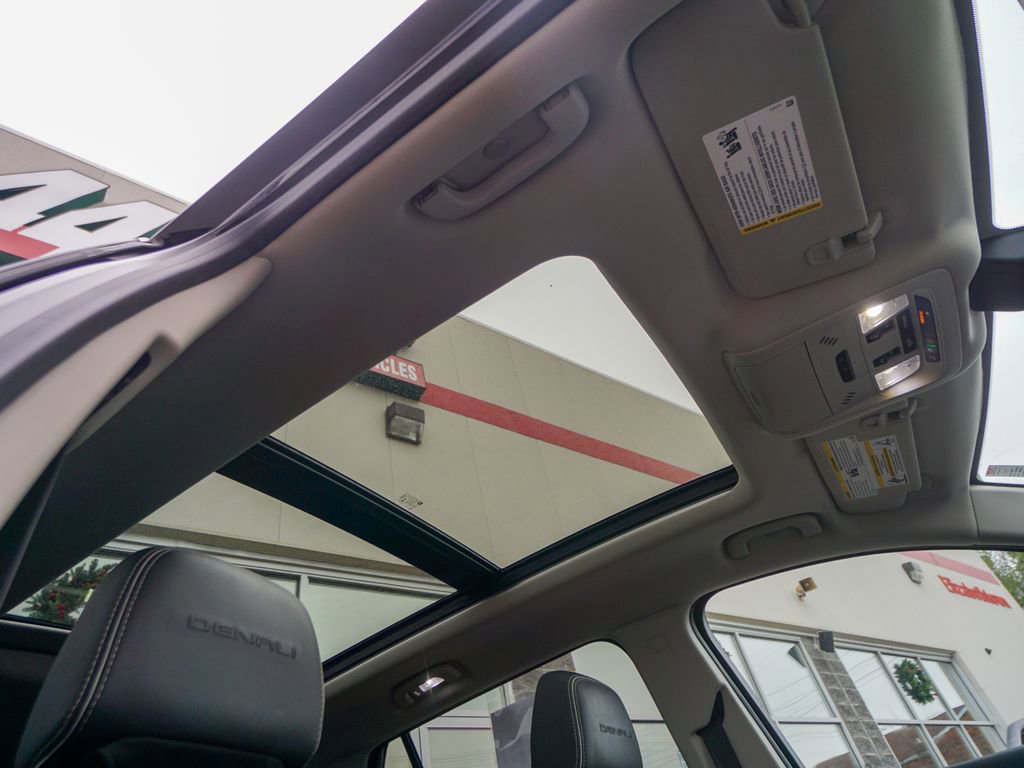 Used 2018 GMC Terrain Denali w/ Advanced Safety Package image 31