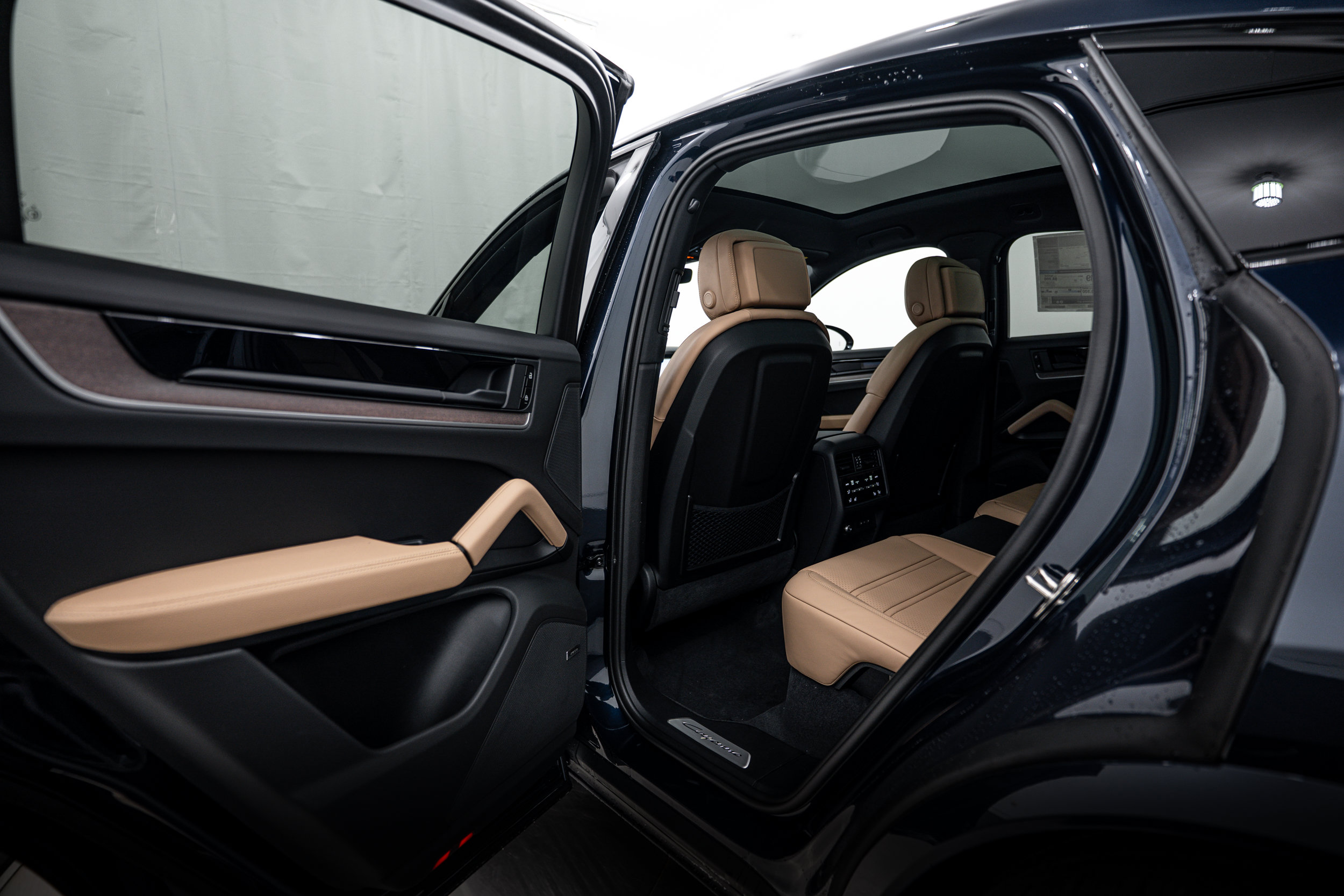 New 2026 Porsche Cayenne Coupe AWD/4WD image 23
