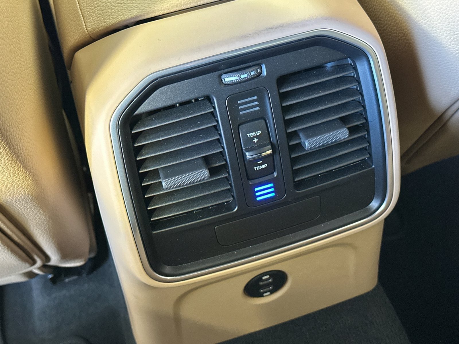 Certified 2026 Porsche Macan AWD/4WD image 15