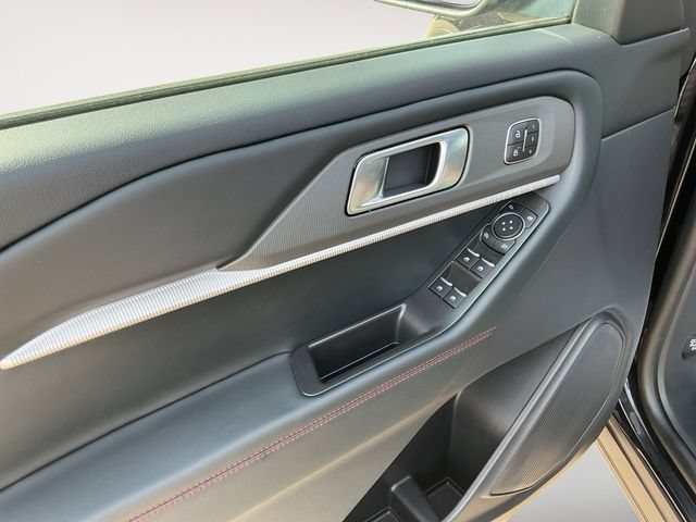Certified 2025 Ford Explorer ST-Line w/ Premium Package AWD/4WD image 10