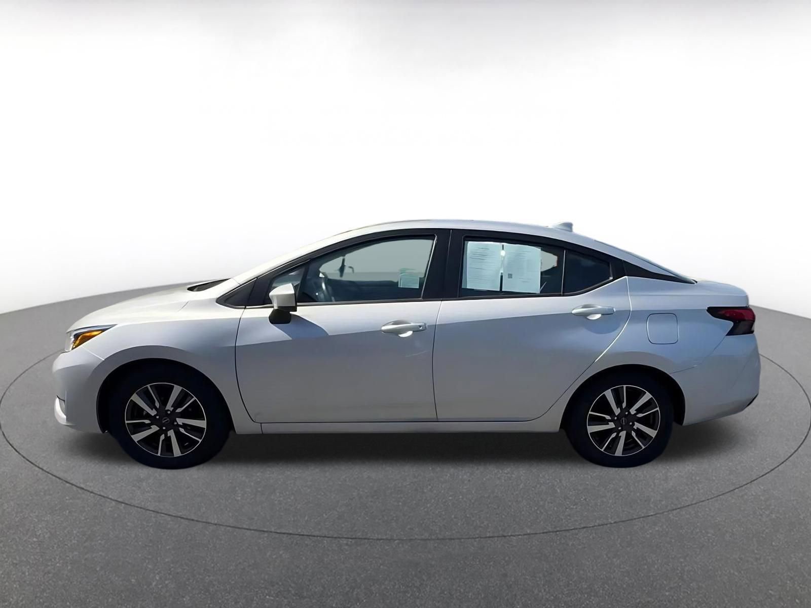 Used 2025 Nissan Versa SV image 9