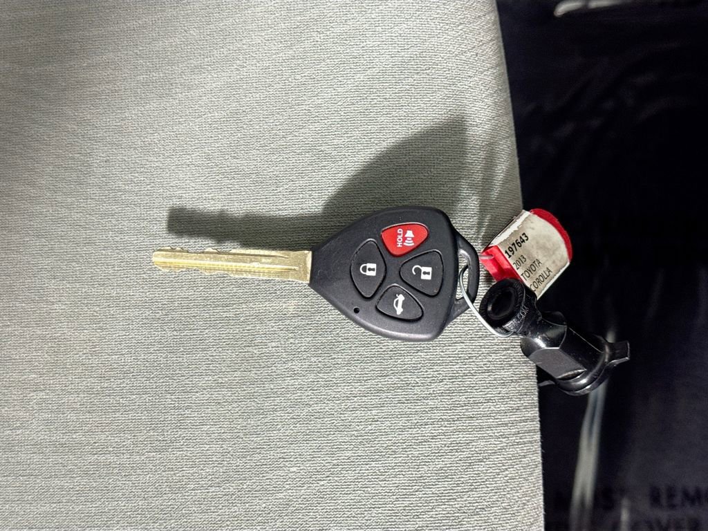 Used 2013 Toyota Corolla LE image 32