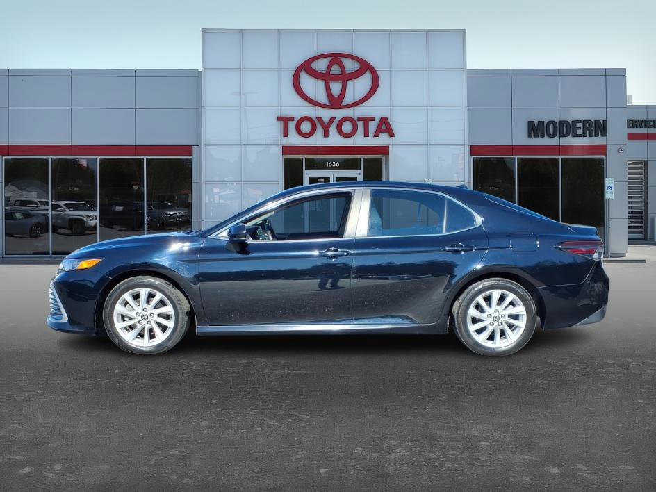 Used 2022 Toyota Camry LE image 3