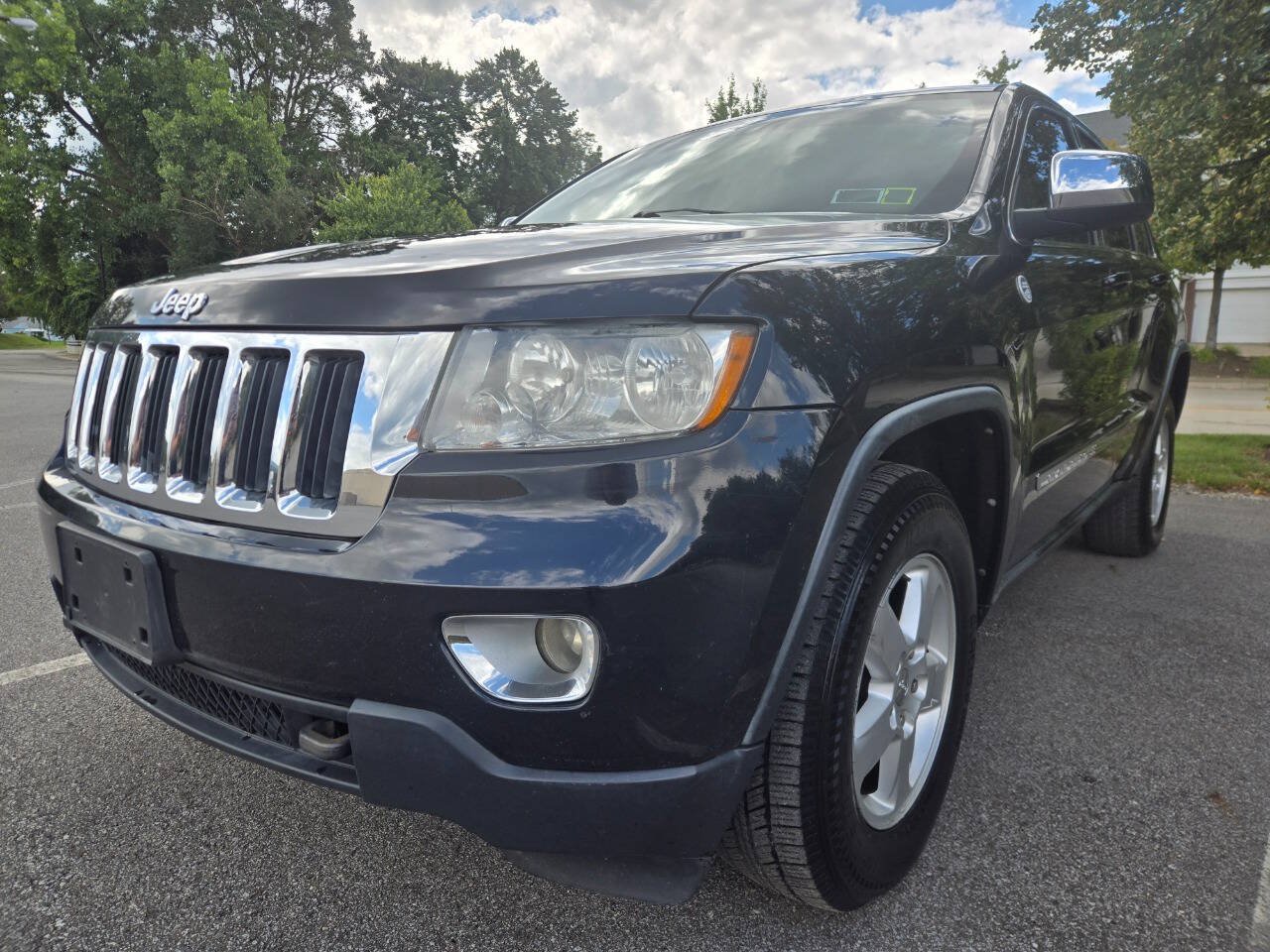 Used 2012 Jeep Grand Cherokee Laredo w/ Laredo E Group AWD/4WD image 1