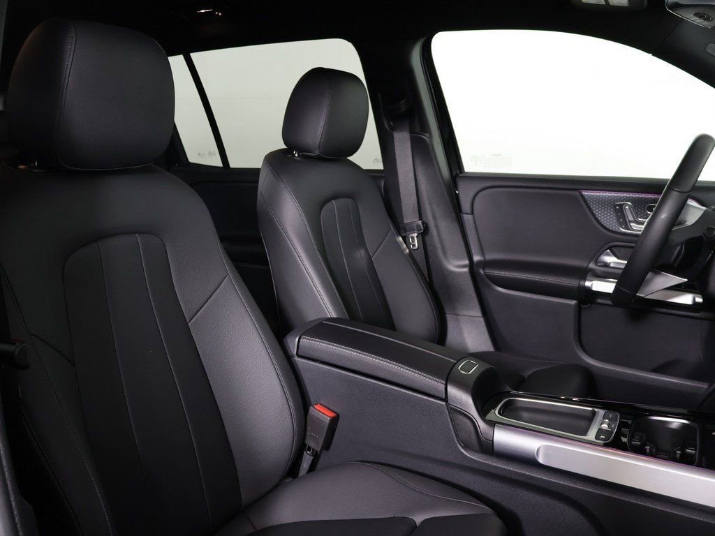 Used 2025 Mercedes-Benz GLB 250 4MATIC image 27