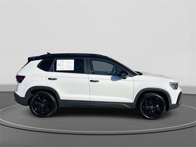 Used 2025 Volkswagen Taos SE image 3