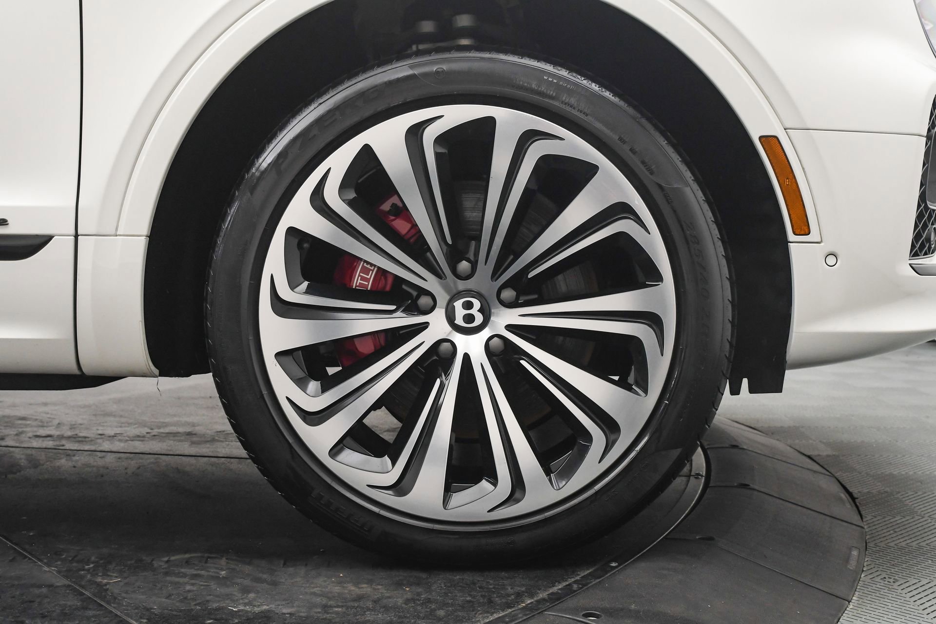 Used 2023 Bentley Bentayga Extended Wheelbase image 34