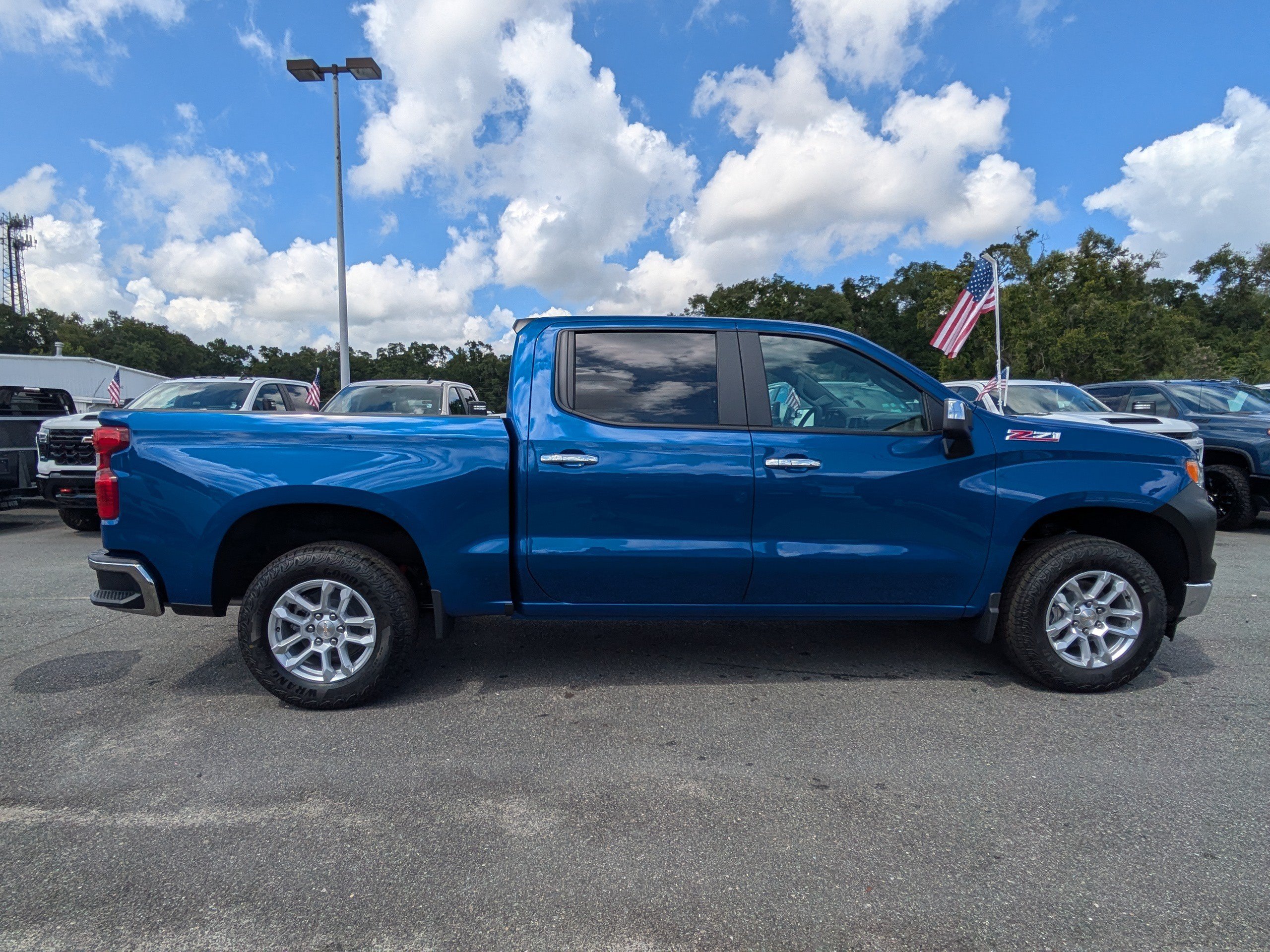 New 2026 Chevrolet Silverado 1500 LT w/ Z71 Off-Road Package AWD/4WD image 3