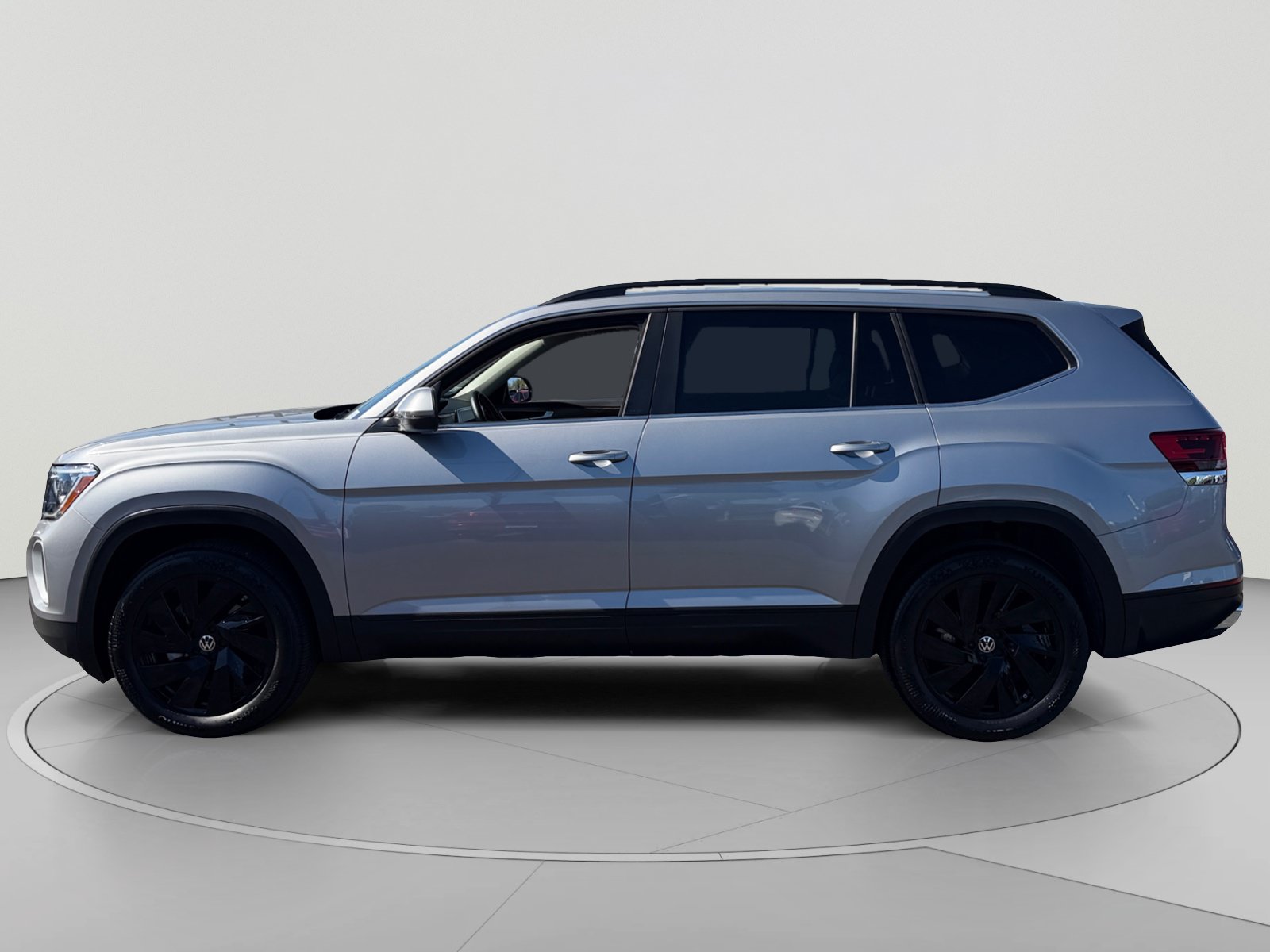Used 2026 Volkswagen Atlas SE FWD image 2