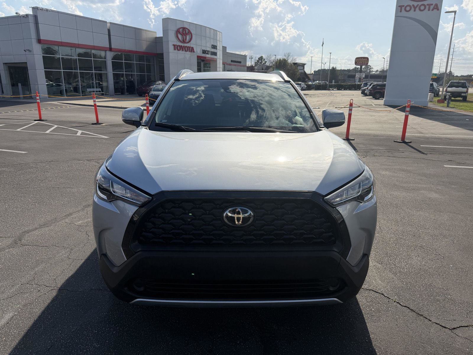 Used 2023 Toyota Corolla Cross LE image 2