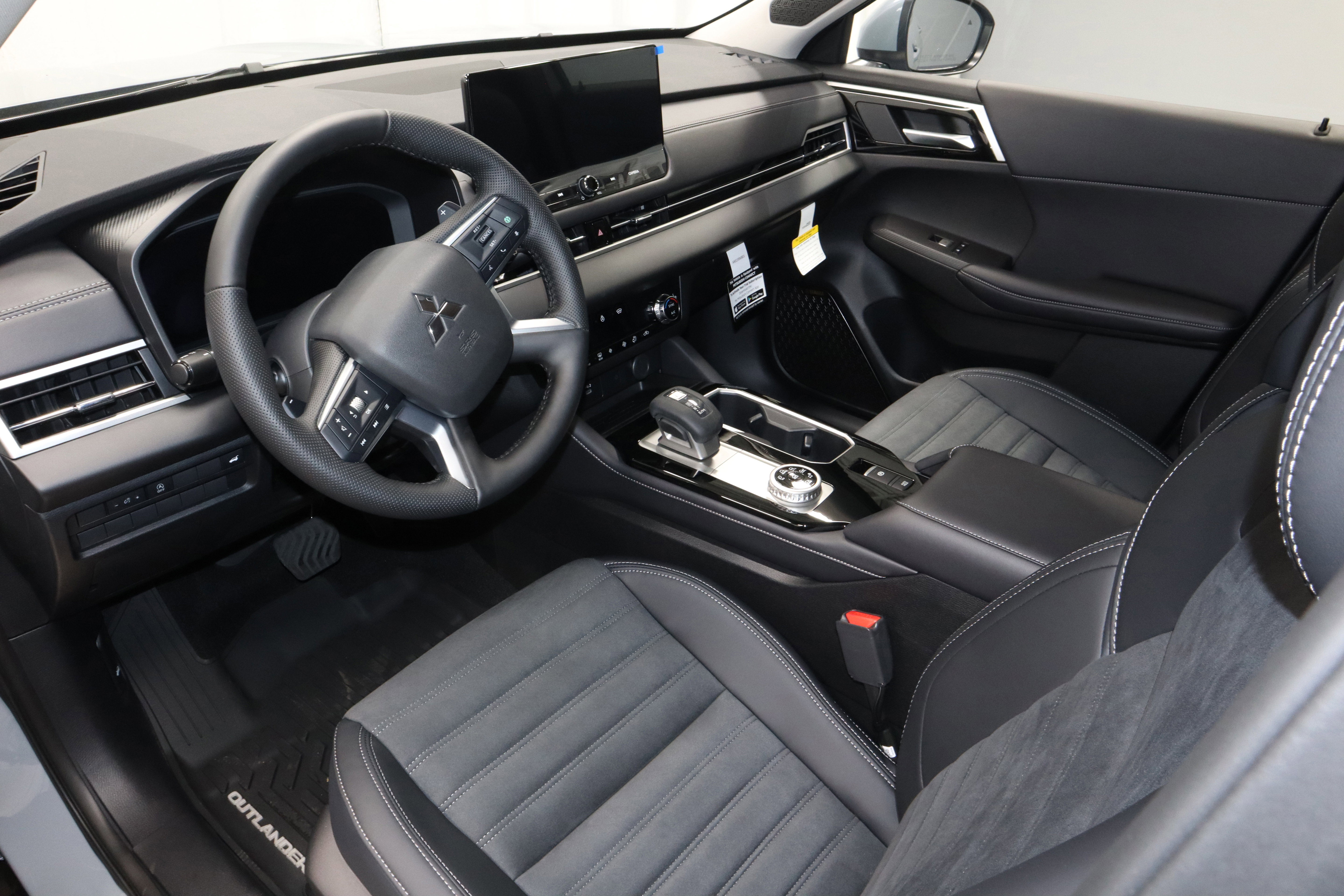 New 2026 Mitsubishi Outlander SE image 18