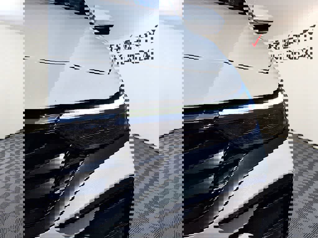 Used 2025 Hyundai Elantra SEL image 8