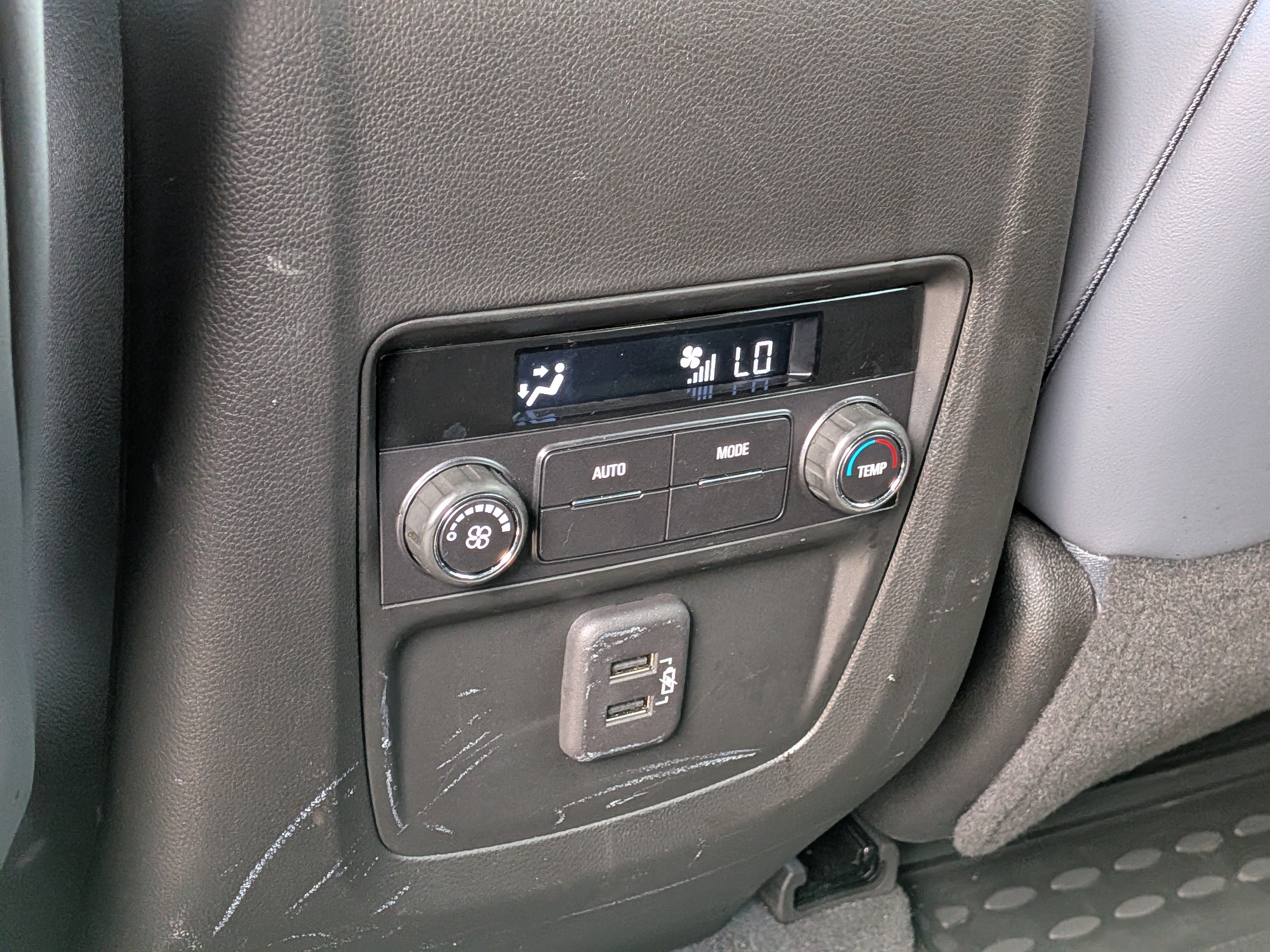 Used 2023 Buick Enclave Essence w/ Experience Buick Package FWD image 16