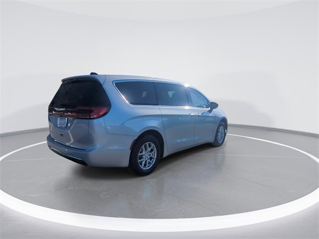 New 2026 Chrysler Pacifica Select image 8