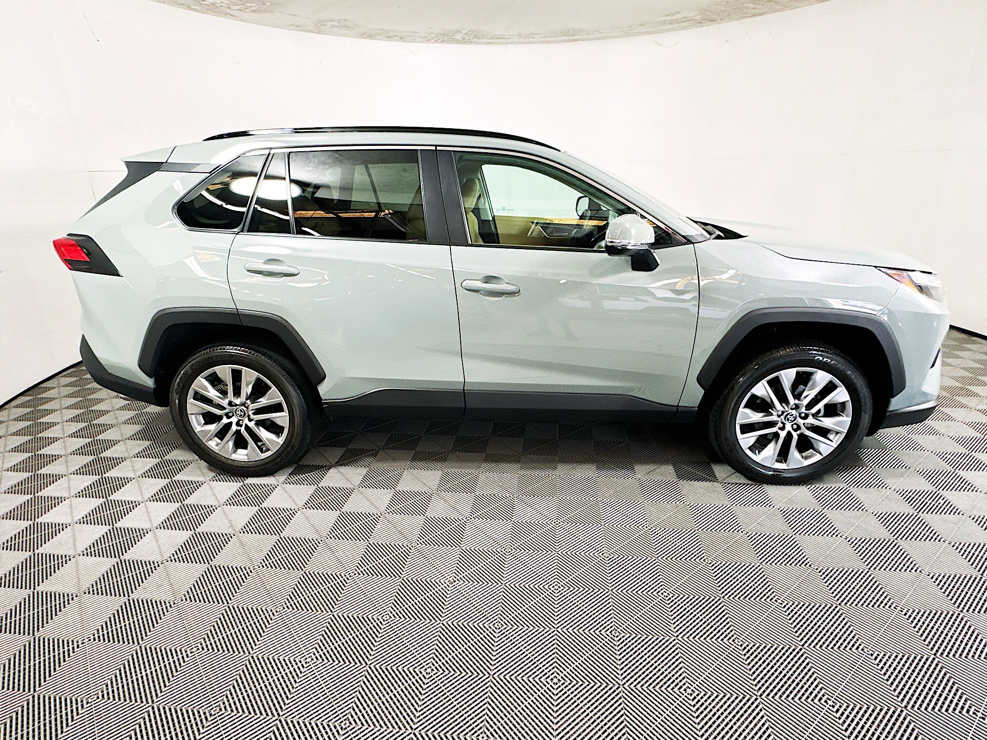 Used 2023 Toyota RAV4 XLE Premium FWD image 2