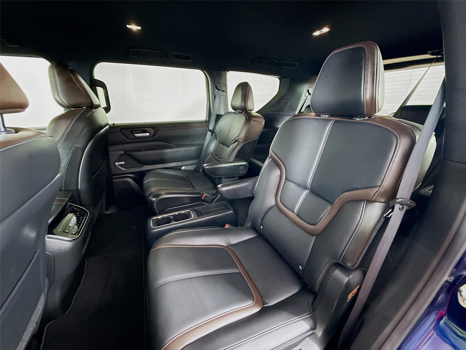 Used 2025 Nissan Armada SL w/ Captain's Chari Seat Package image 18