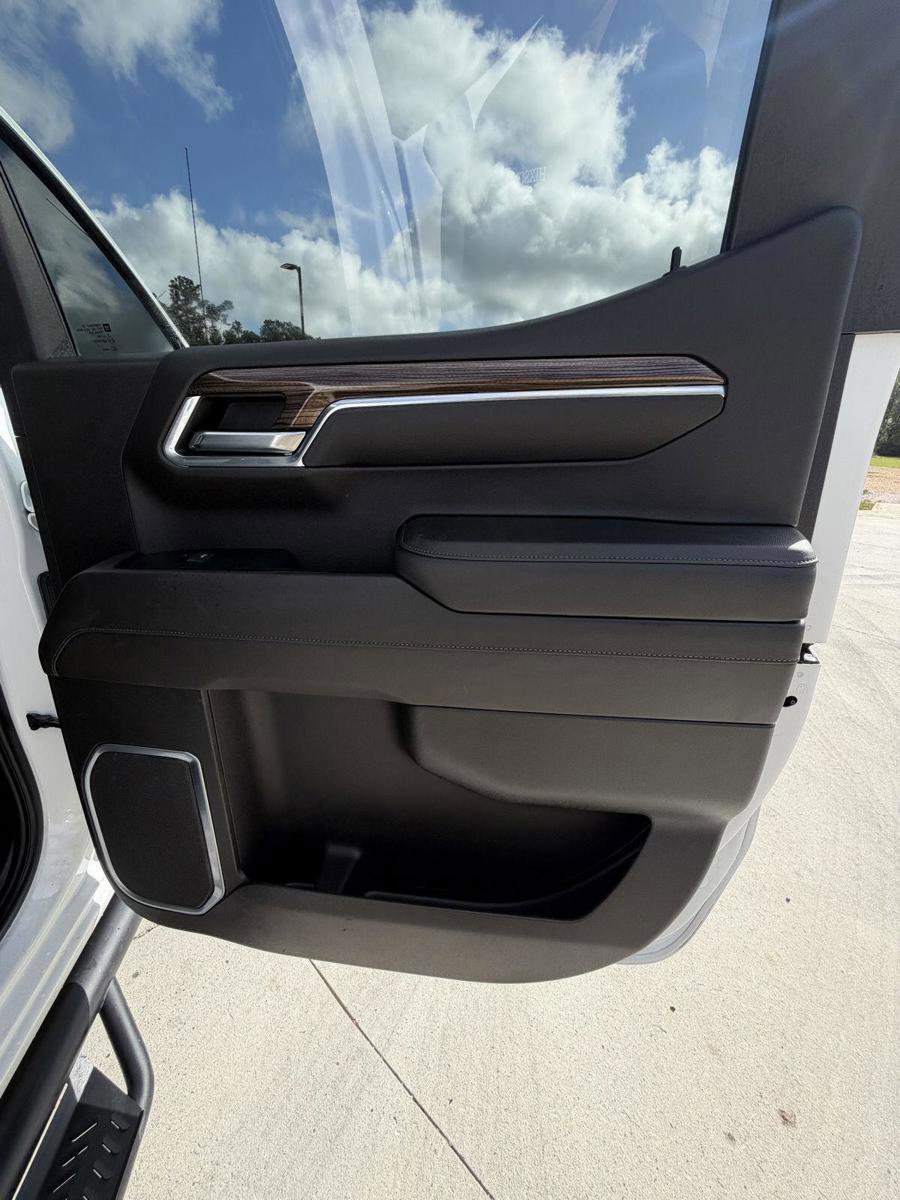 Used 2022 Chevrolet Silverado 1500 LT Trail Boss w/ LT Trail Boss Premium Package image 16