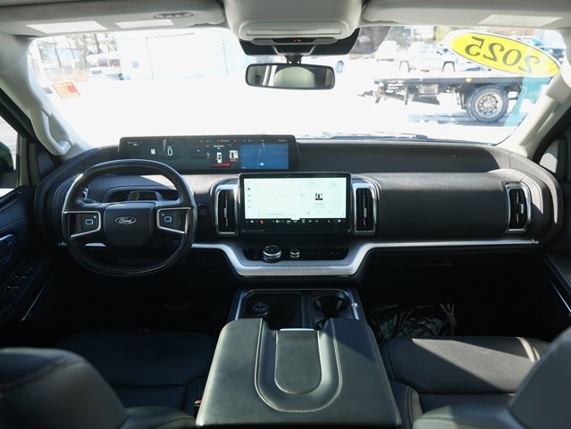 Used 2025 Ford Expedition Max Platinum w/ Driver's Package image 15