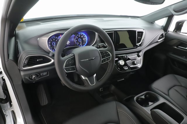 New 2026 Chrysler Pacifica Select image 17