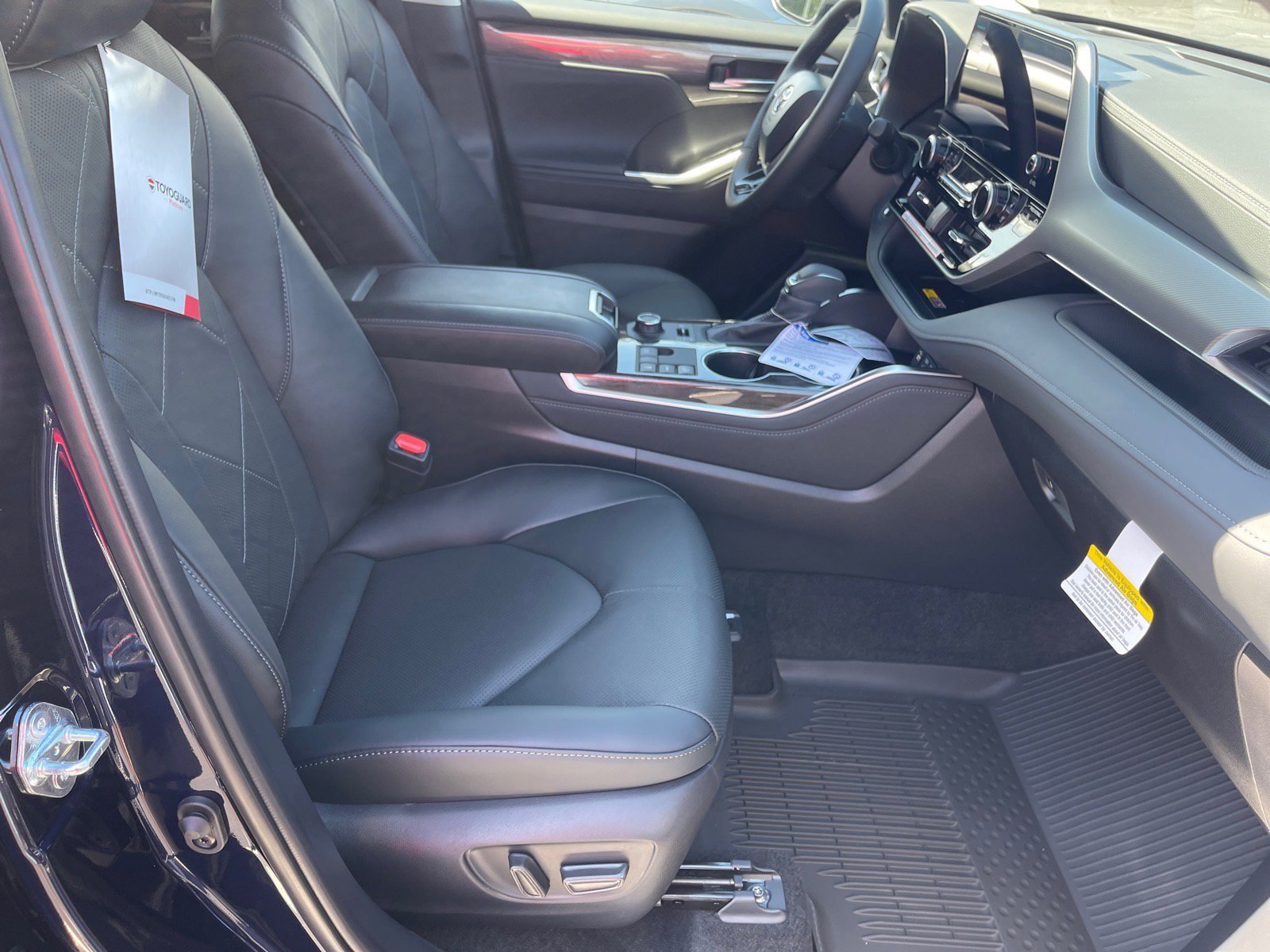 New 2026 Toyota Highlander Platinum AWD/4WD image 18