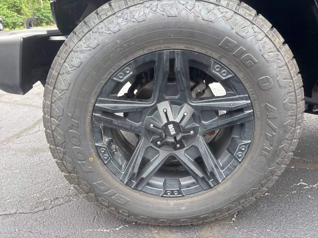 Used 2017 Jeep Wrangler Unlimited Sahara w/ Connectivity Group AWD/4WD image 2