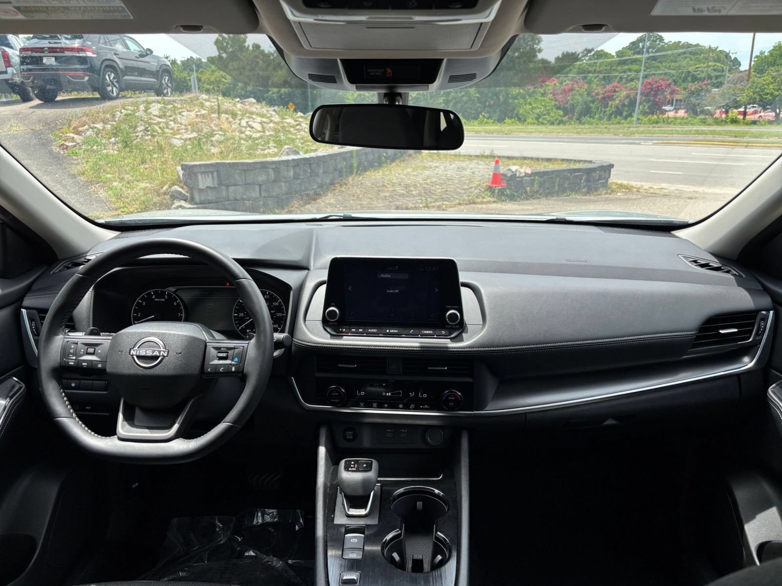 Used 2025 Nissan Rogue SV FWD image 30